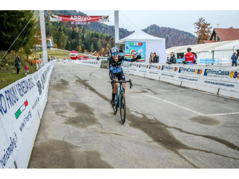SWISS CUP. ELISA BIANCHI E PEZZO ROSOLA DOMINANO LA SCENA DI AIGLE