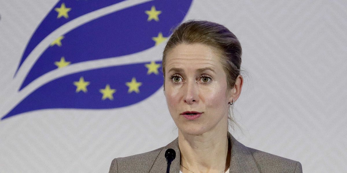 A Bruxelles tengono su l’elmetto. Però cominciano a scaricare Kiev