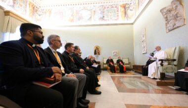 Il Papa: nuove strade per portare la Parola di Dio dove è oscurata