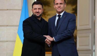 Con i soldi che gli abbiamo regalato Zelensky fa fare gli affari a Macron
