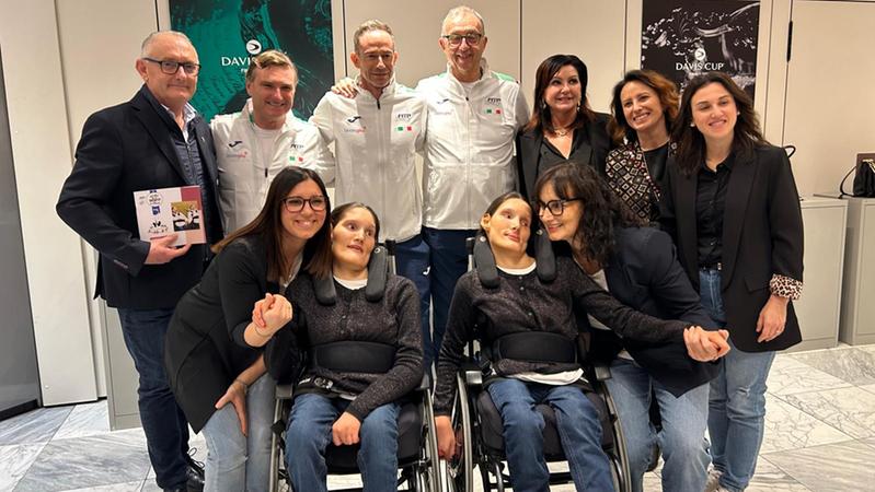 L’Italia del tennis debutta in Coppa Davis nel segno dell’inclusione: Caterina e Francesca testimonial di «Racchette in classe Baby»