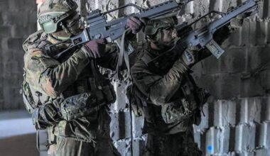 Soldati in strada e tiratori scelti sui tetti. A Berlino si simulano manovre di guerra