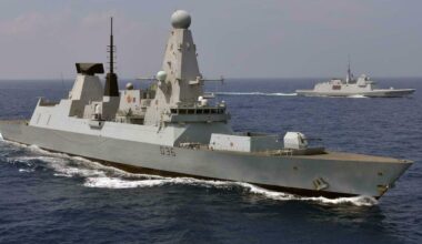 Nave spia russa Yantar vicino nelle acque britanniche, Royal Navy e aerei Raf la seguono: l