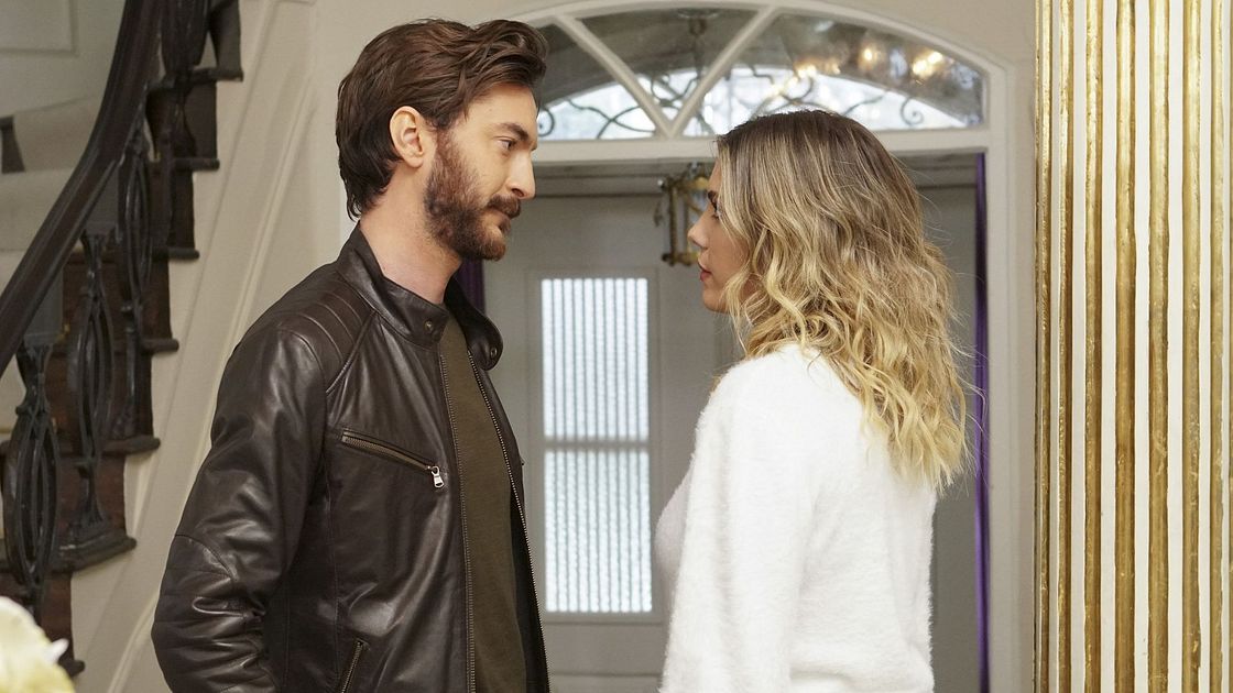 Kemal e Yildiz in una scena di Forbidden Fruit 2