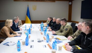 Piano Usa: Trump e Cremlino fanno fretta a Zelensky, si muove l'Europa. Kiev: abbiamo "linee rosse"