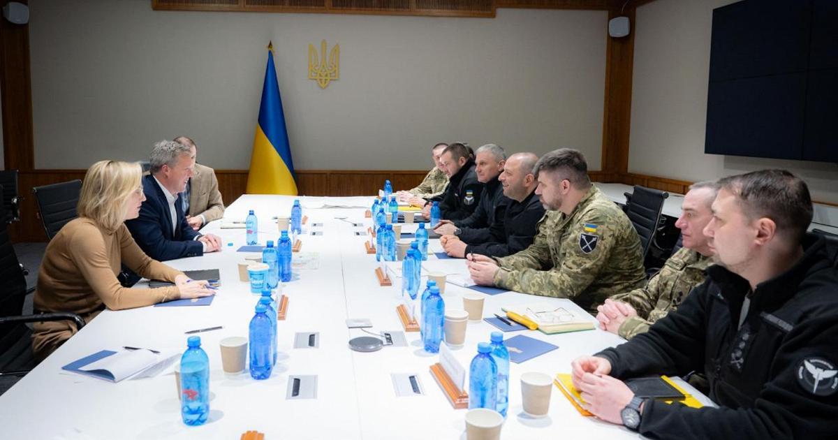 Piano Usa: Trump e Cremlino fanno fretta a Zelensky, si muove l'Europa. Kiev: abbiamo "linee rosse"