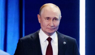 Putin: "Il piano di pace Usa può essere la base per la fine della guerra". Trump: "Kiev ha tempo fino a giovedì per accettare"