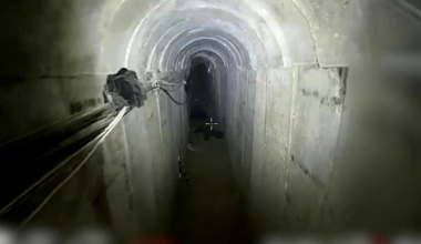 Idf colpisce altri tre miliziani in fuga dai tunnel, mentre Hamas è in cerca degli ultimi ostaggi