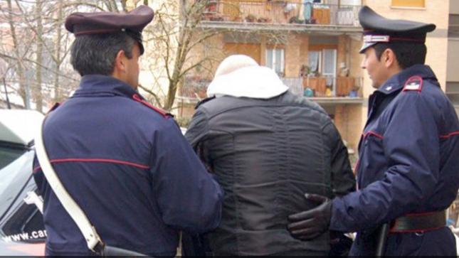 era nascosto nel cassettone di un letto