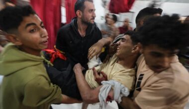 Israele bombarda ancora Gaza, 24 morti inclusi bambini. Attacchi anche sul Libano