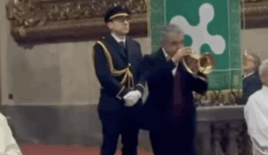 Paolo Fresu che suona “L'appuntamento” e “Senza fine” al funerale di Ornella Vanoni