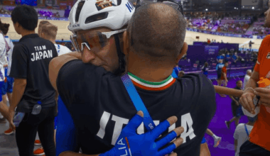 Standing ovation per Elia Viviani alla sua ultima gara: "Finale perfetto" | TgGialloblu