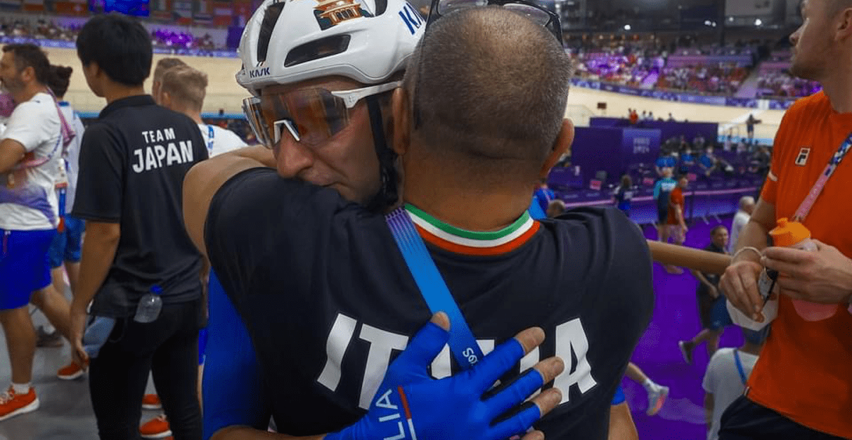 Standing ovation per Elia Viviani alla sua ultima gara: "Finale perfetto" | TgGialloblu