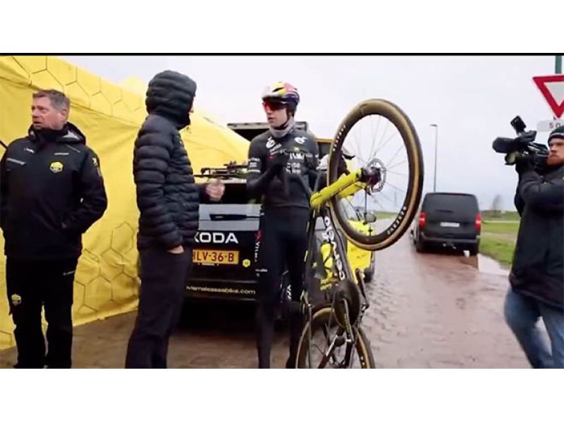 VAN AERT PENSA AL 2026 ED E' GIA' IN RICOGNIZIONE SULLE PIETRE DELLA ROUBAIX