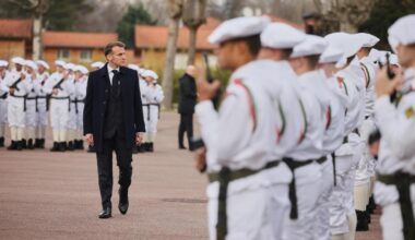 Macron presenta il nuovo servizio militare volontario: "Mobilitazione per difenderci"