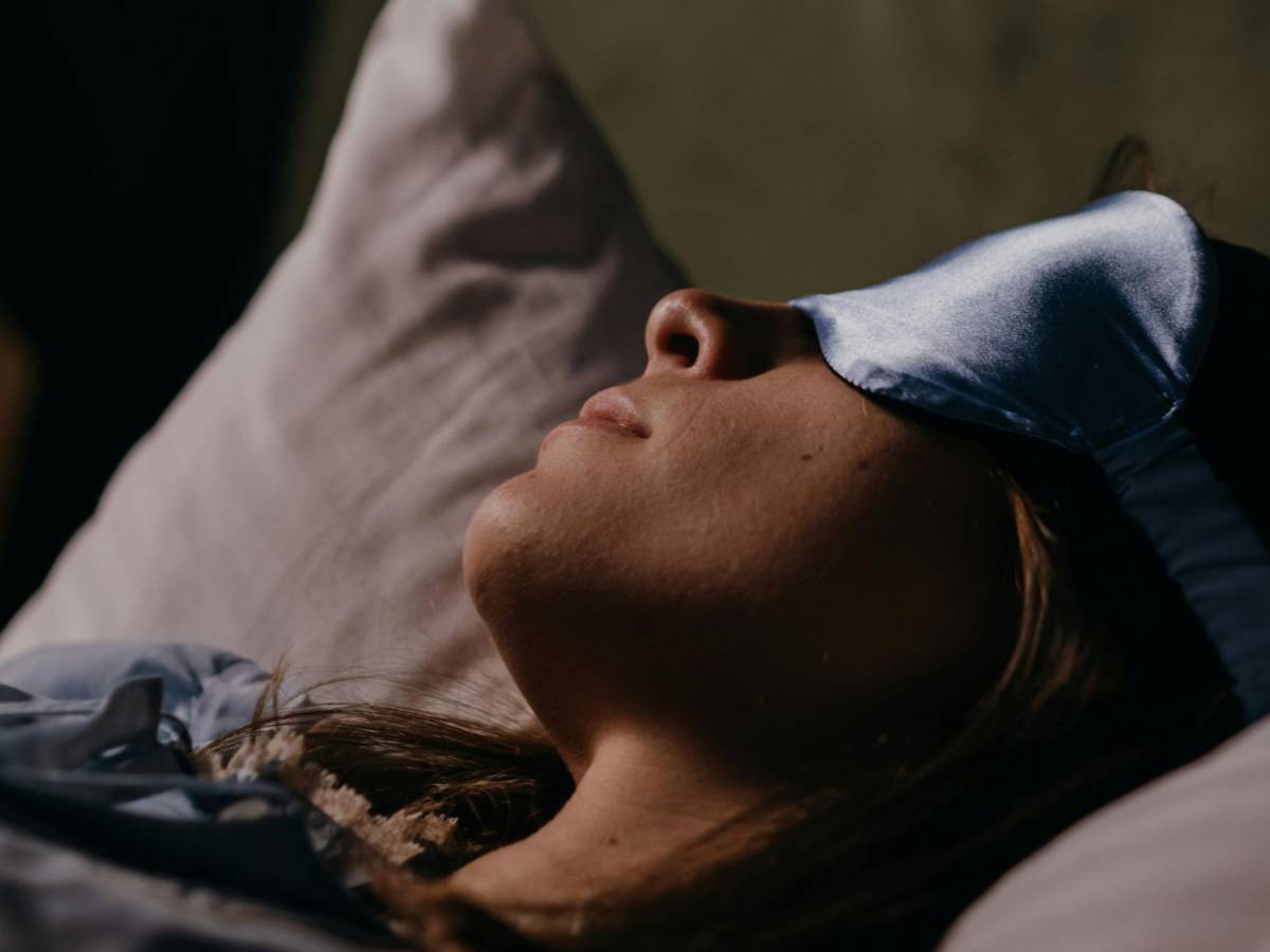 Perché dormire al buio fa bene al cuore: i motivi secondo uno studio