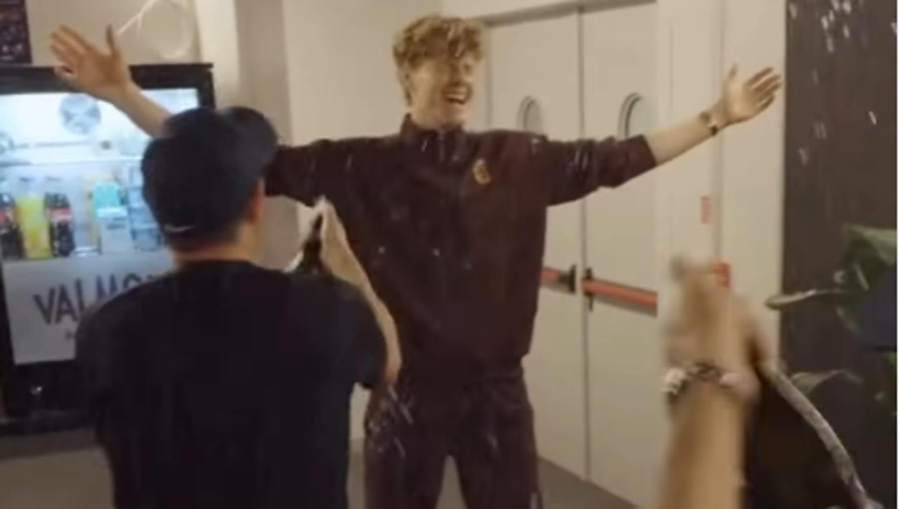 Atp, Sinner festeggia con l’Asti, ma lo chiamano Champagne. L’ira del Consorzio: “Basta esterofilia”