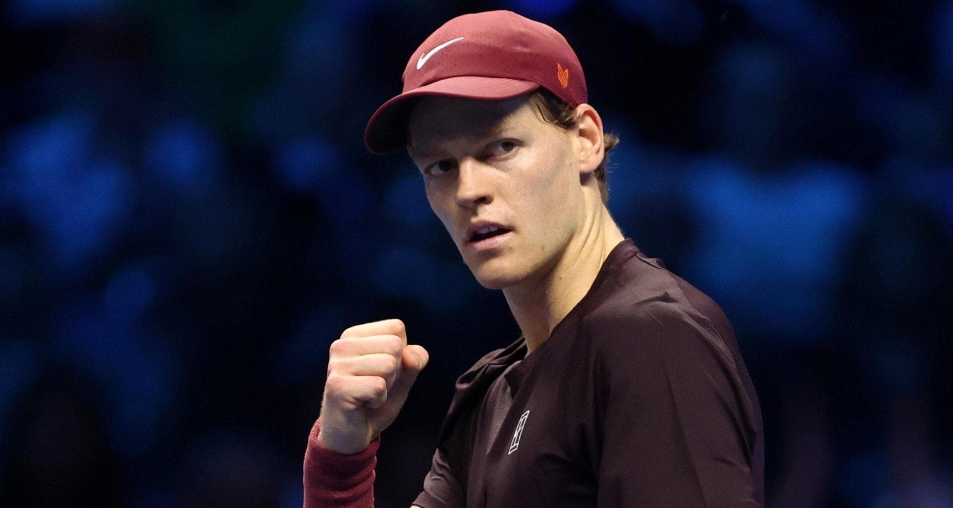 Sinner in finale a Torino, battuto De Minaur: “Mamma e papà non verranno, hanno cose più importanti”