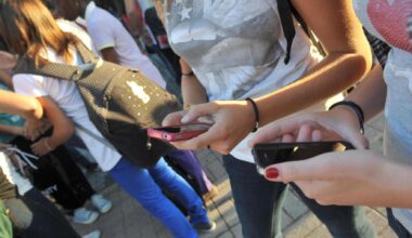 Meno alcol e droghe, poche patenti, come sono cambiati i giovani toscani in 20 anni - la Repubblica