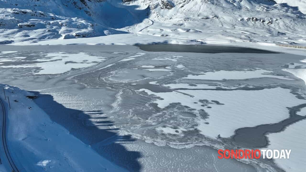 Bernina, 66enne morto nel lago Bianco con le ciaspole ai piedi