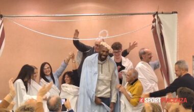 Simon diventa la Venere di Botticelli, Boninfante e Papi sono la Pietà di Michelangelo. VIDEO