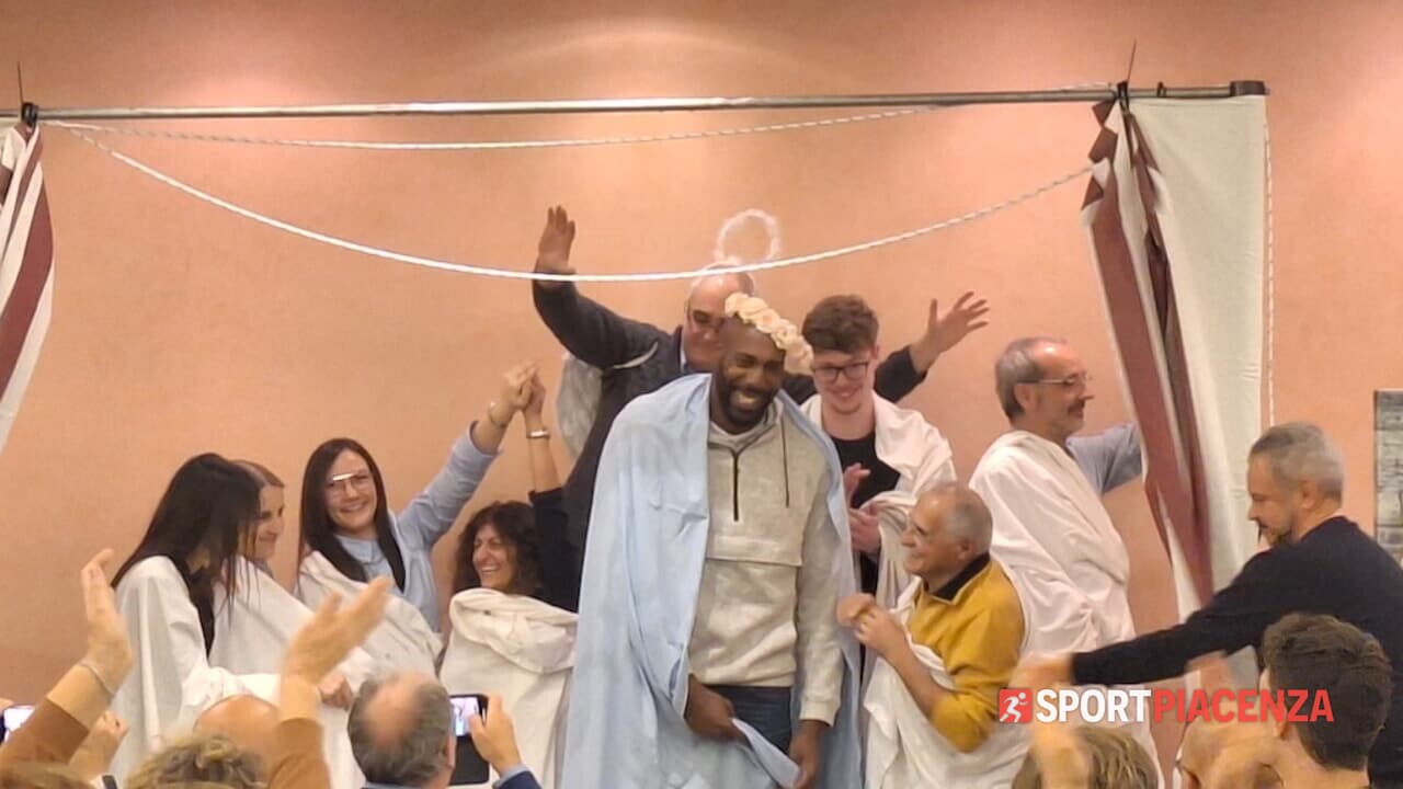 Simon diventa la Venere di Botticelli, Boninfante e Papi sono la Pietà di Michelangelo. VIDEO