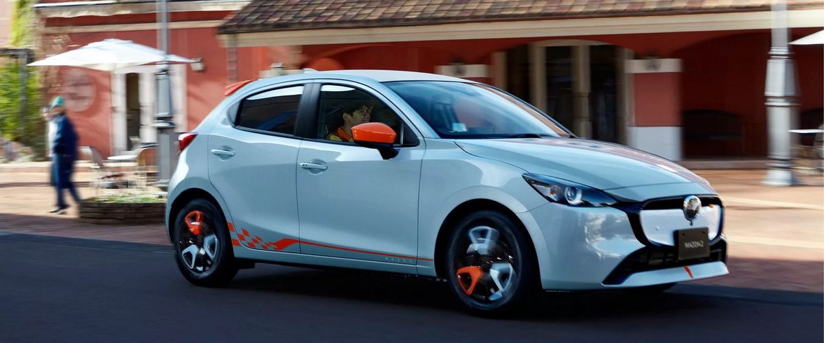 Mazda continua ad aggiornare la piccola Mazda2, ma solo per il Giappone
