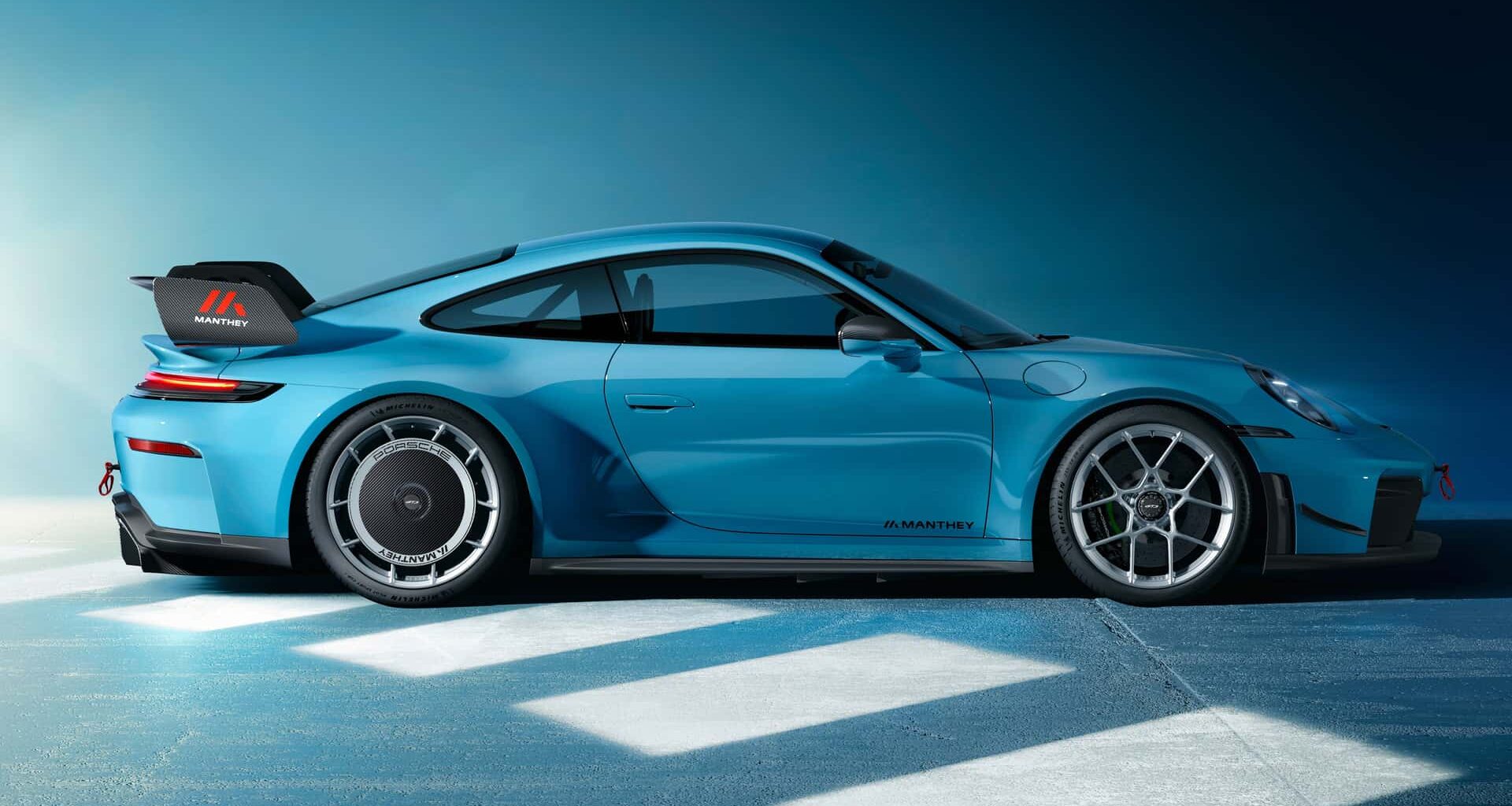 La Porsche 911 GT3 diventa larghissima col kit Manthey