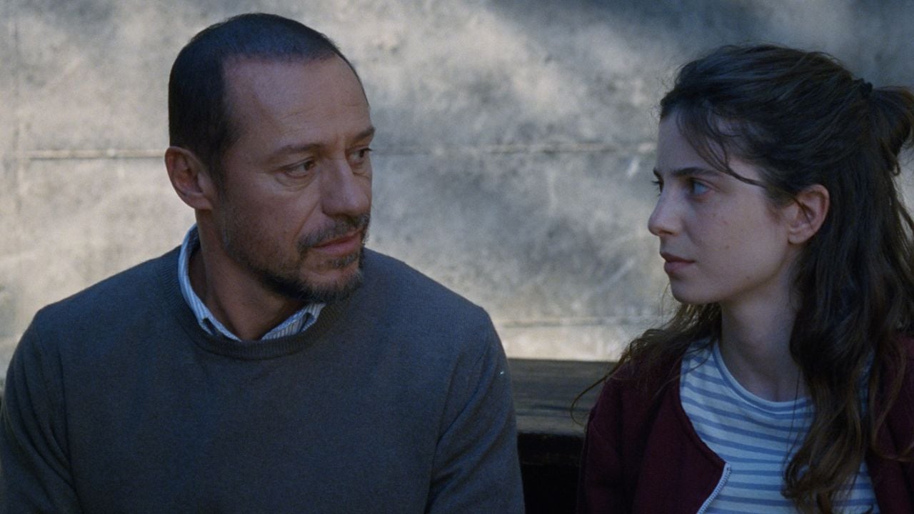 Una figlia, Stefano Accorsi è un padre combattuto su Sky Cinema Uno e NOW