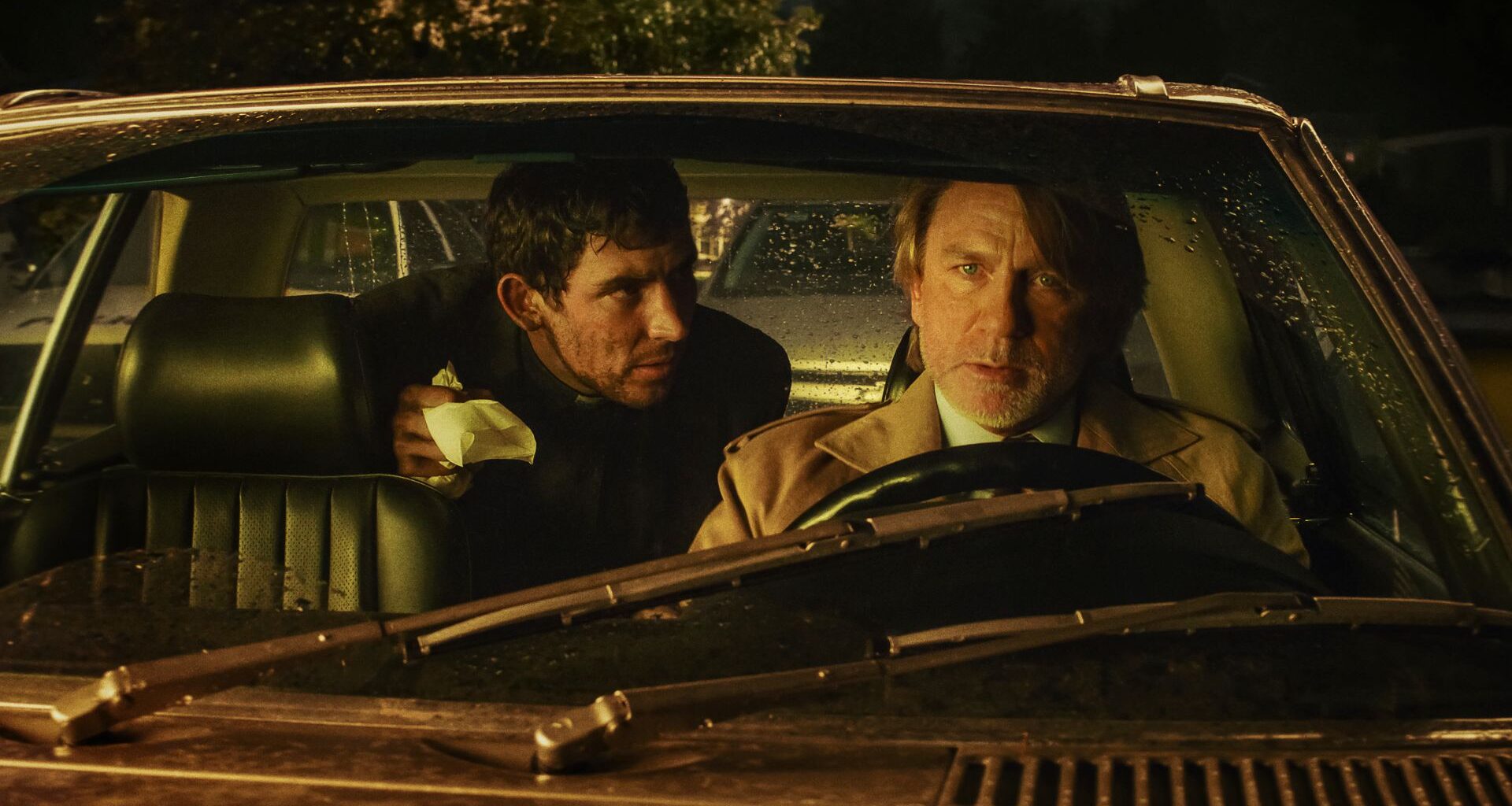 Wake Up Dead Man - Knives Out, Benoit Blanc di nuovo in azione nel trailer ufficiale del film Netflix