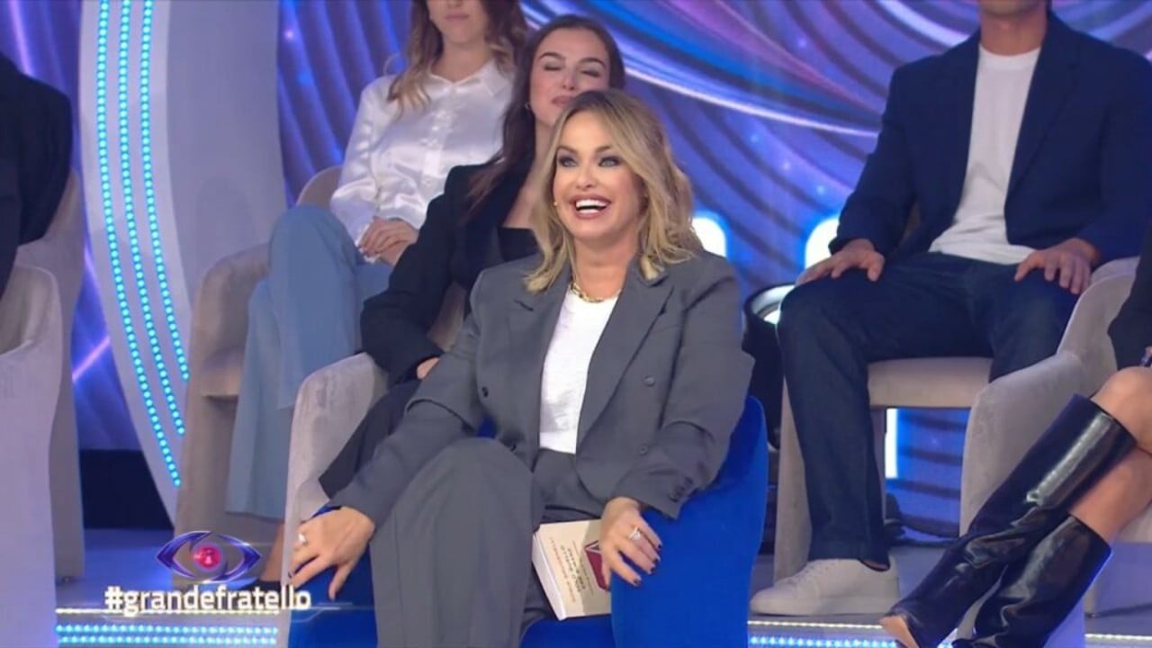 Grande Fratello, Sonia Bruganelli dice la sua sui concorrenti: "Ecco chi è il concorrente "comodino" di quest'anno!"