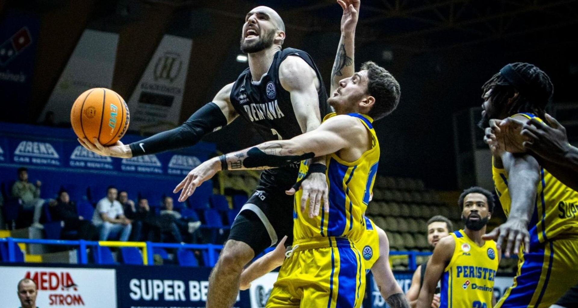 La Bertram Tortona rimane in corsa per tre obiettivi, ma slitta l’esordio nel nuovo palasport