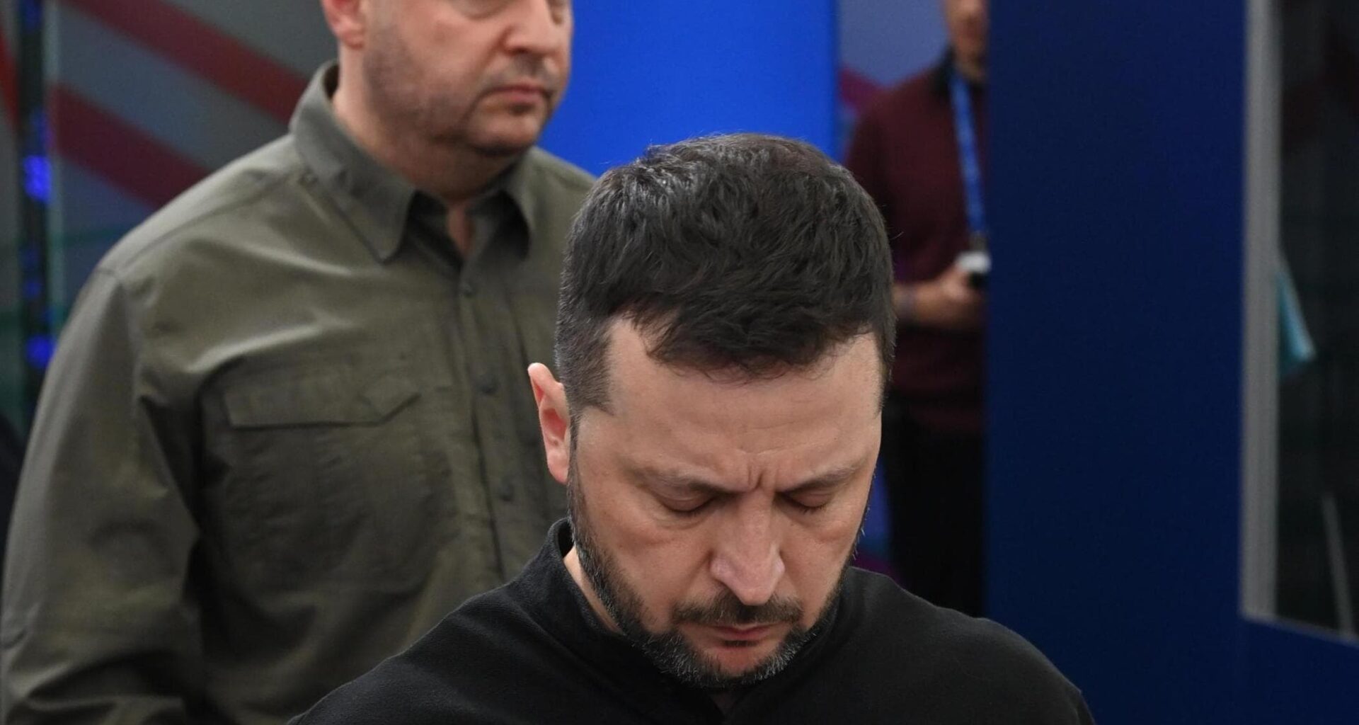 Zelensky mai così solo: rischia di perdere il potere e la guerra - la Repubblica