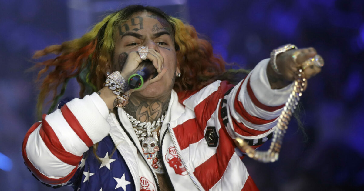 quattro uomini armati hanno fatto irruzione in casa del rapper Tekashi 6ix9ine e rubato tutto