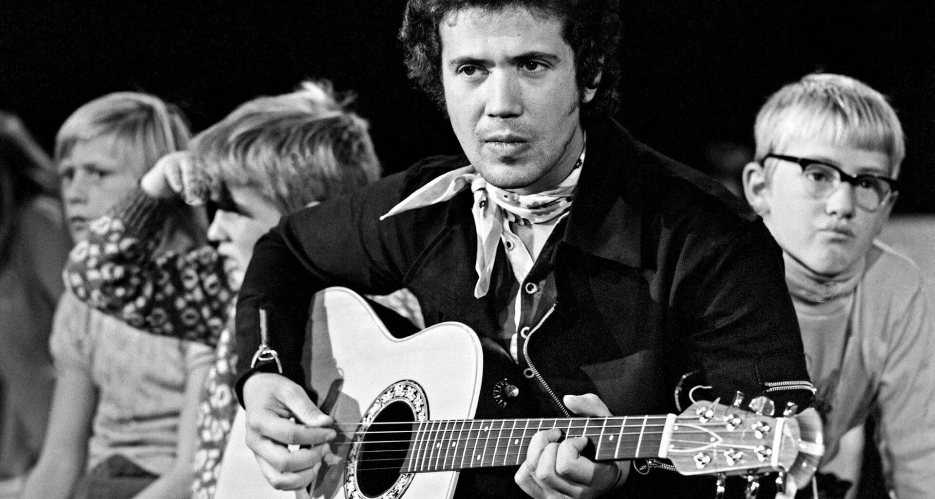 “Una via per Lucio”, l’idea divide Molteno. Ma chi ha conosciuto Battisti: “Per lui questo e altro” - la Repubblica