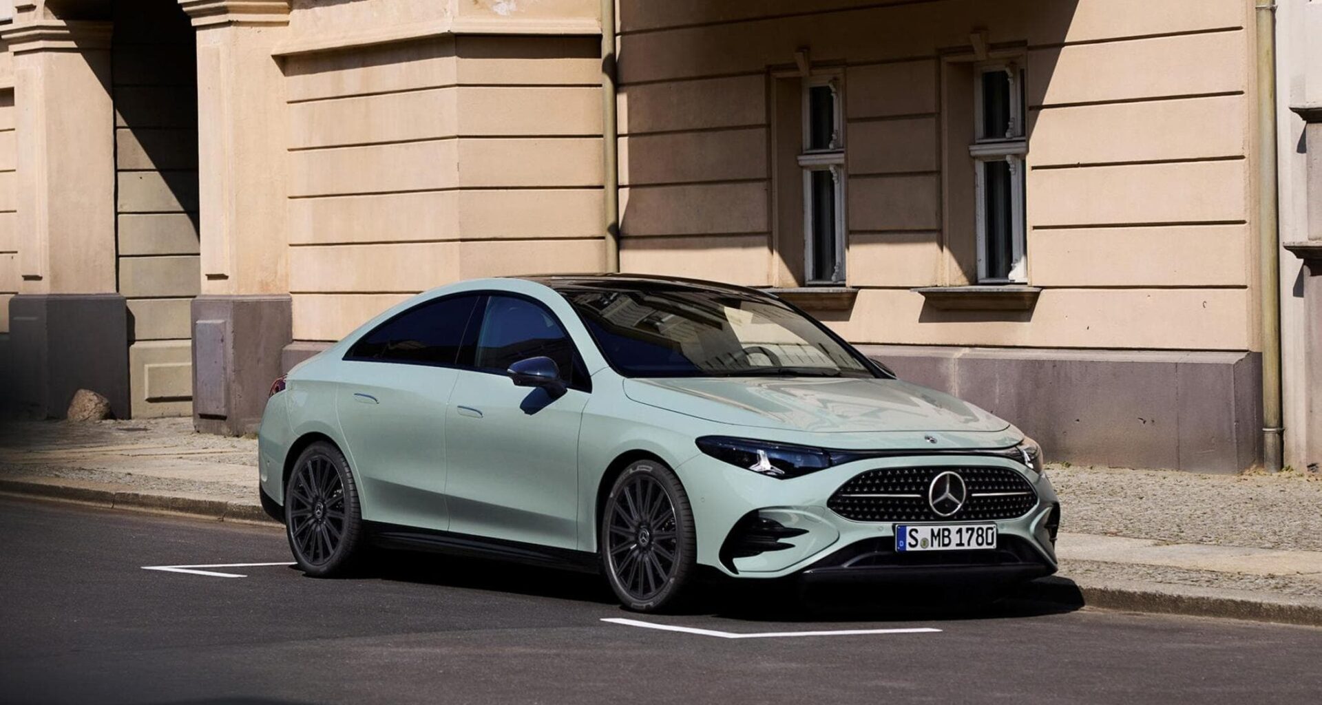 Arriva la Mercedes CLA Hybrid: come è fatta, gli allestimenti e i prezzi