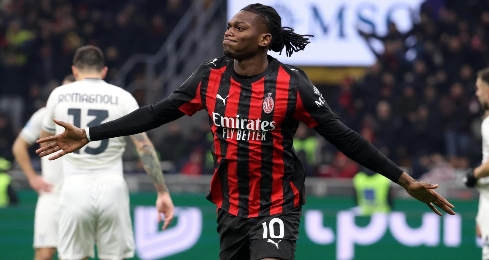 Leao riporta il Milan in testa, Lazio battuta 1-0. Finale rovente, Var e arbitro protagonisti - la Repubblica