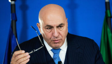 Piano di pace Trump per l'Ucraina: le critiche di Crosetto, punti inaccettabili per Kiev