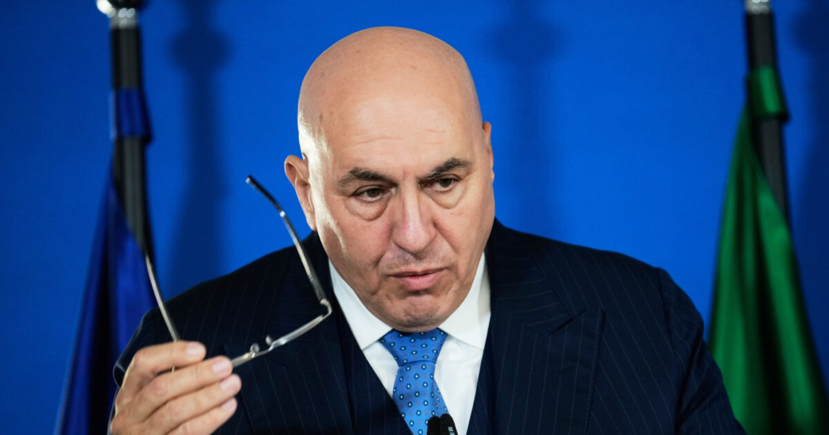 Piano di pace Trump per l'Ucraina: le critiche di Crosetto, punti inaccettabili per Kiev