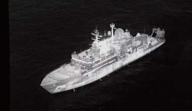 Nave spia russa vicino alla Scozia: Regno Unito schiera fregata e aerei Raf