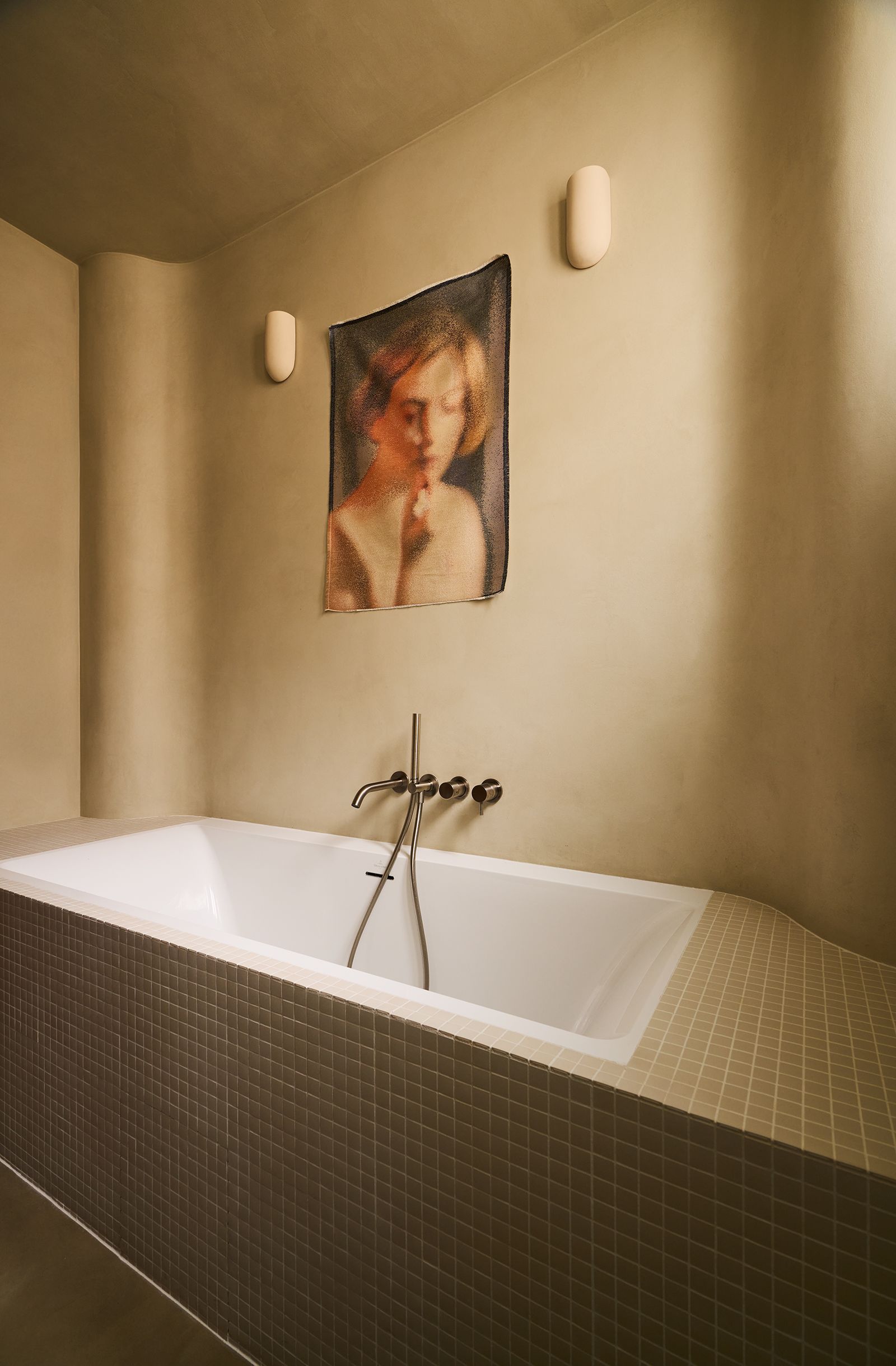 bagno piastrelle a mosaico vasca integrata