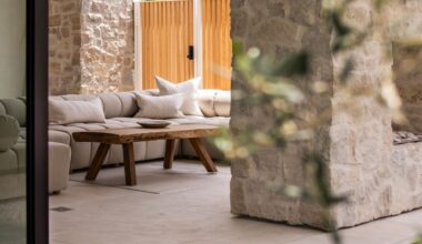 Lo stile minimalista di una casa che nasce dal paesaggio