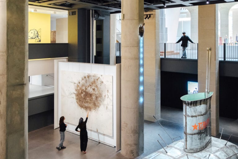 4 La nuova sede di Fondation Cartier a Parigi inaugura con una mostra-tributo alla storia della città 