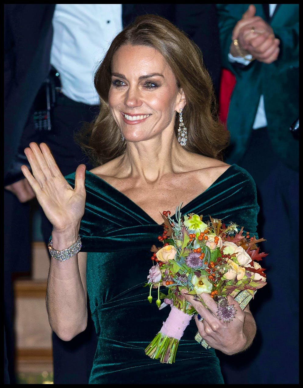 La principessa Kate e il principe William fanno un'apparizione da urlo. La principessa Kate si è presentata in un abito verde di velluto.