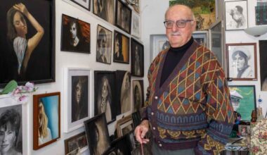 Bari, l'83enne Pasquale: da docente di matematica a pittore. «Amo ritrarre i volti delle donne» | Barinedita