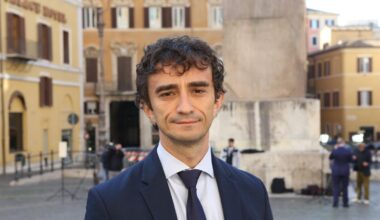 Galeazzo Bignami, chi è il fedelissimo di Meloni: FdI, il ruolo di capogruppo, le battaglie e quella foto «errore di gioventù»