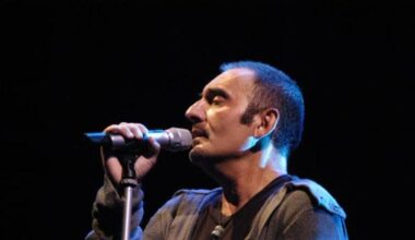 Mango: l'incontro con Renato Zero, come nacque il suo successo «Oro», la famiglia, 7 segreti