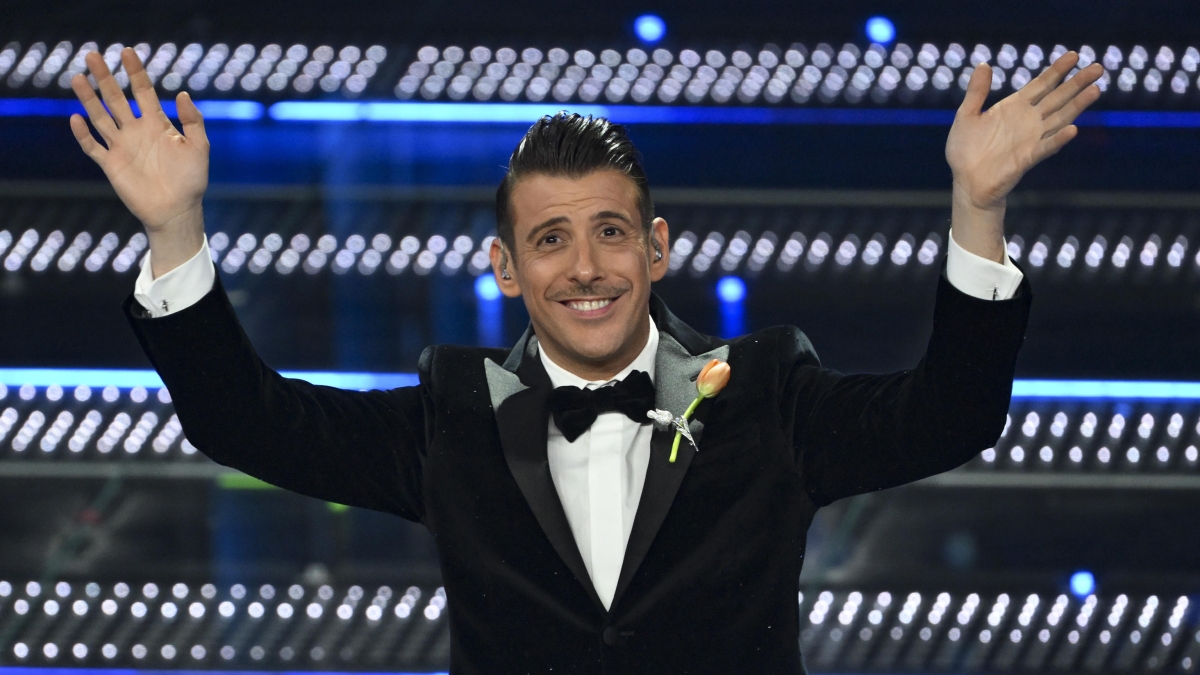 Gabbani: «Sto bene a X Factor, io non partecipai: mi sarei bruciato. A trent'anni smisi di cantare, vinsi Sanremo Giovani quasi per caso. Io superdotato? Storia che nacque al Festival...»