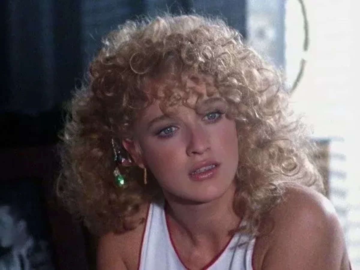 «Borotalco» oggi in tv. Il ruolo scritto per Vittorio Gassman e il cameo di Moana Pozzi: i 10 segreti