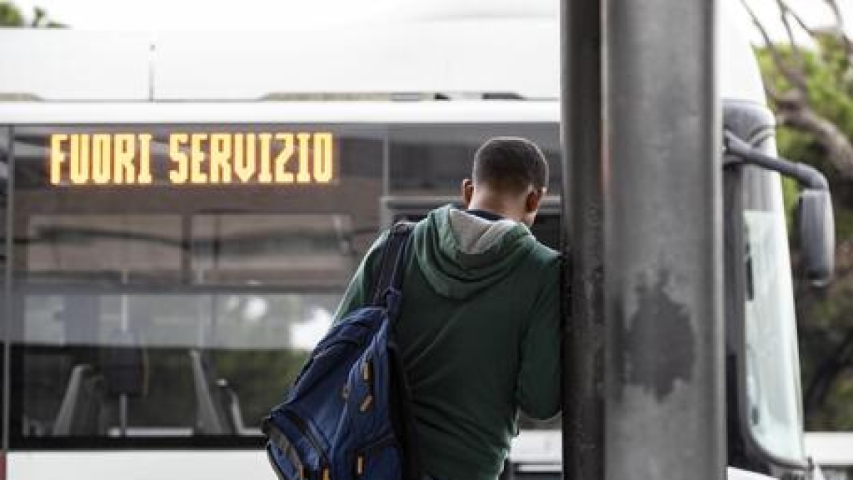 Sciopero 28 novembre: dai treni agli aerei, dalla scuola ai giornali, ecco i disagi del venerdì nero